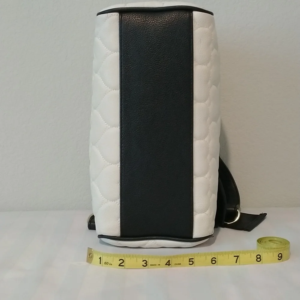 XOX BETSY JOHNSON PURSE Cream, Black, and Gold Heart Bag. - Picture 9 of 14
